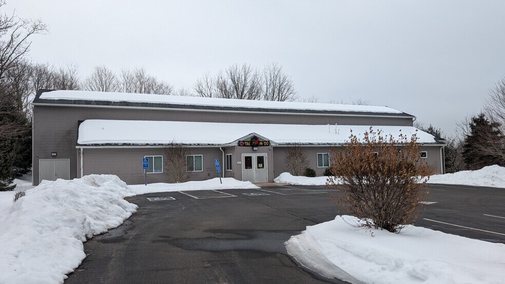 More Photos Of 50 Parum Rd, Colchester Storefront Retail Office For Lease