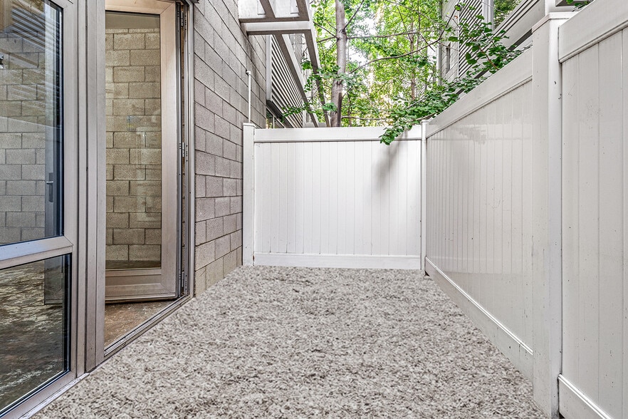 More Photos Of 3450 Cahuenga Blvd W, Los Angeles Office Residential For Sale