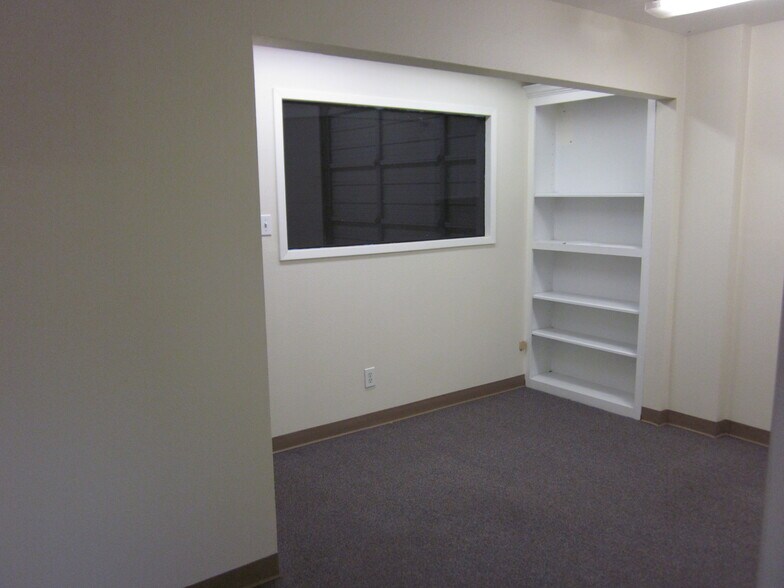 More Photos Of 135 Braniff Dr, San Antonio Manufacturing For Lease