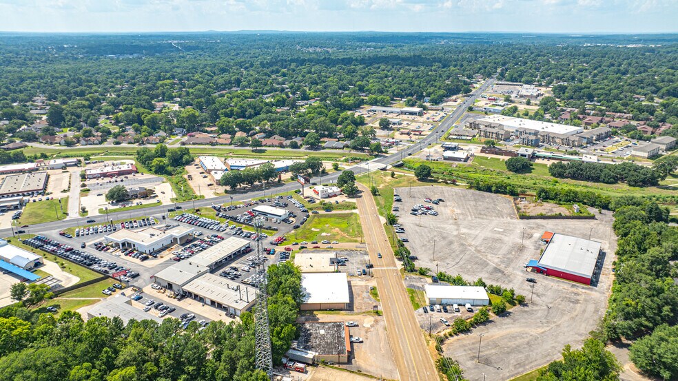 More Photos Of 1015 McCann Rd, Longview Office For Sale