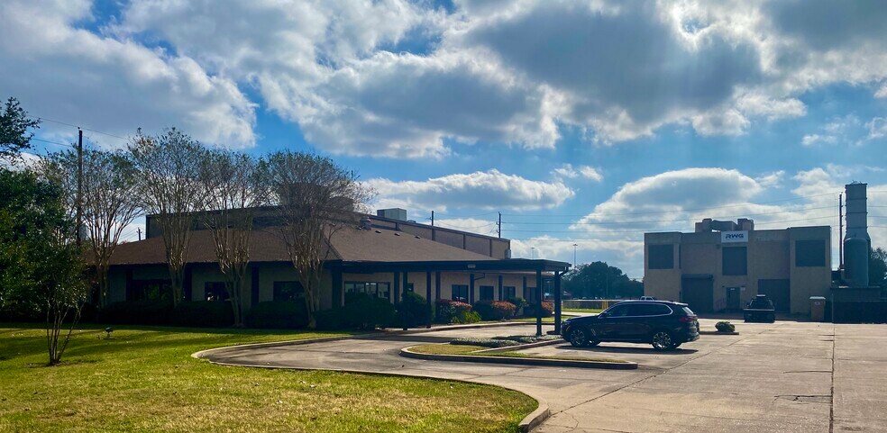 Primary Photo Of 10450 Corporate Dr, Sugar Land Manufacturing For Sale