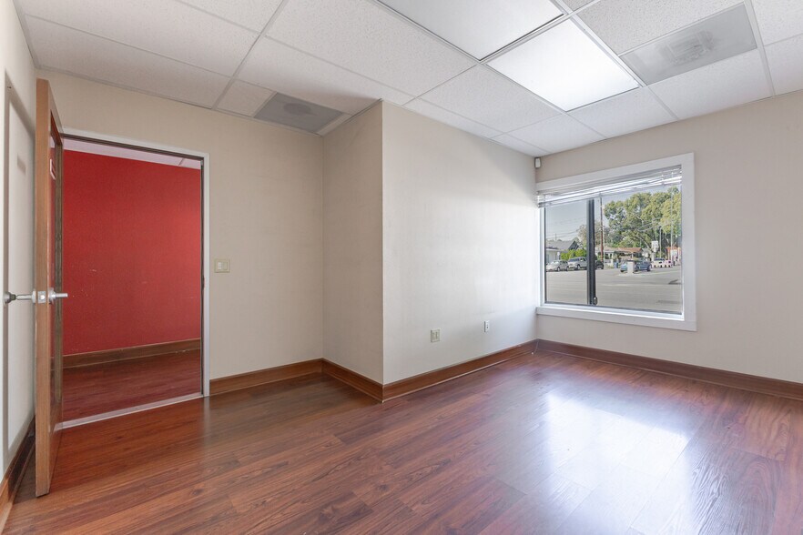 More Photos Of 1020 W Magnolia Blvd, Burbank Warehouse For Lease