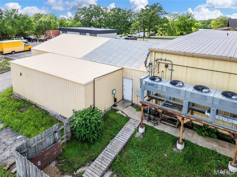 More Photos Of 500 S Commercial St, Crocker Storefront For Sale