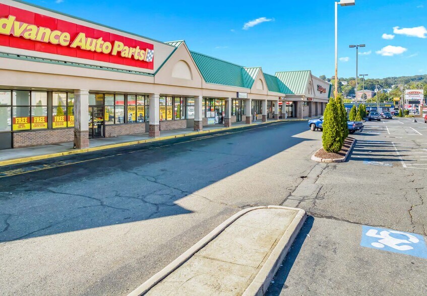 More Photos Of 649 W Main St, Waterbury Freestanding For Sale