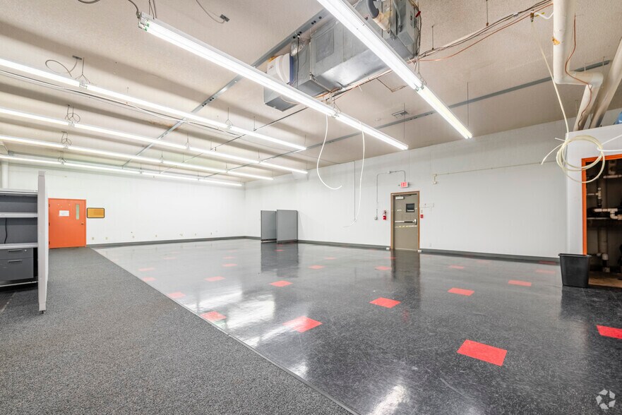 More Photos Of 481 California St, Grants Pass Industrial For Sale