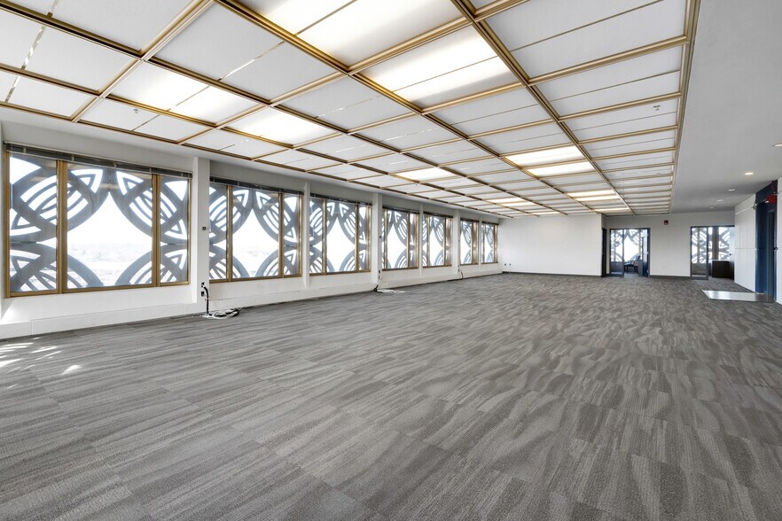 More Photos Of 6100 Dutchmans Ln, Louisville Office For Lease