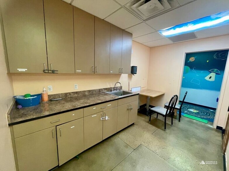 More Photos Of 4650 Royal Vista Cir, Windsor Office For Lease