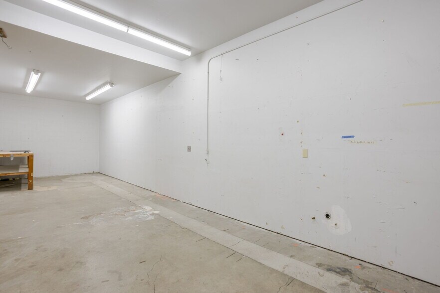 More Photos Of 999 NE 2nd St, Bend Freestanding For Lease