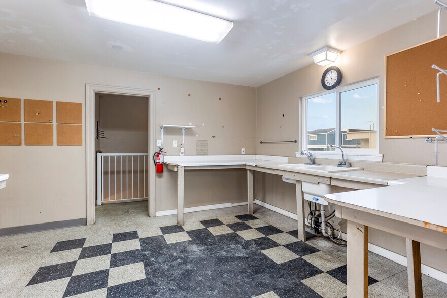 More Photos Of 5428 W Clearwater Ave, Kennewick Storefront Retail Office For Lease