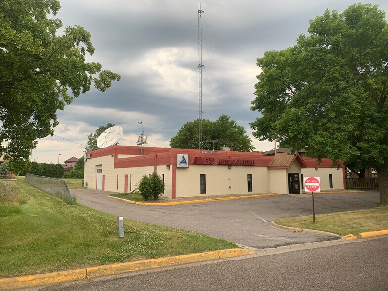 More Photos Of 4211 Rhode Island Ave N, New Hope Freestanding For Lease