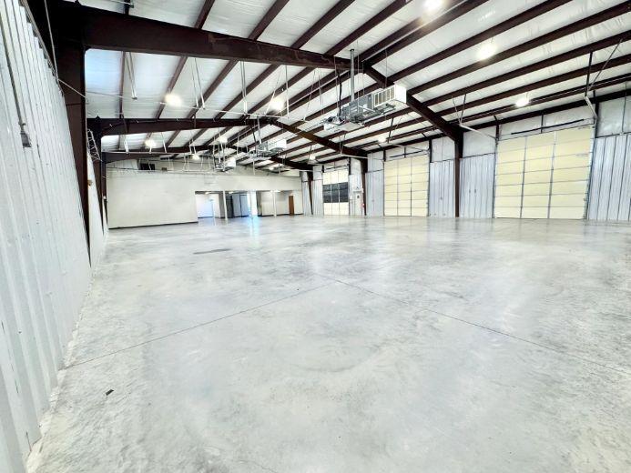 More Photos Of 320 NE 145th Pl, Edmond Warehouse For Lease