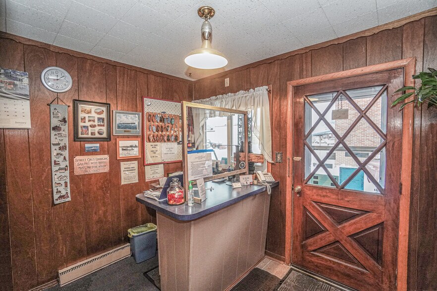 More Photos Of 314 Chippewa St, Ontonagon Hotel For Sale
