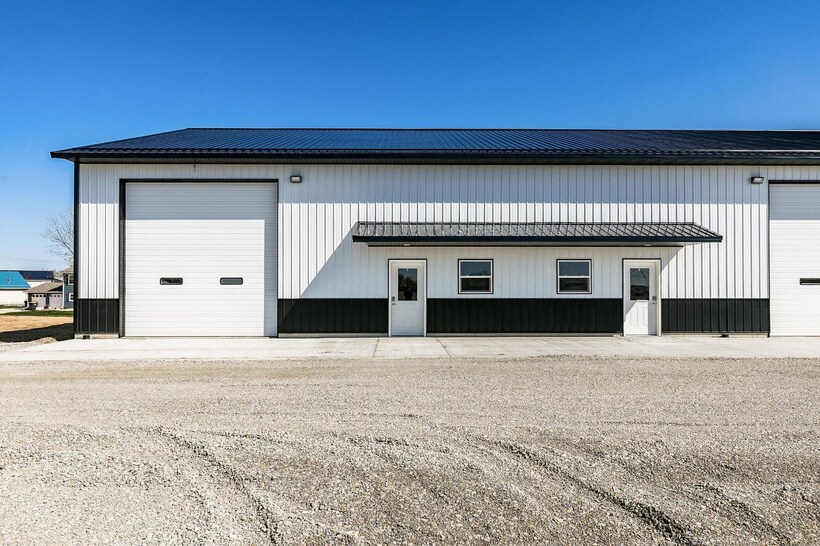 More Photos Of 31 Dale Lee Dr, Palo Warehouse For Lease