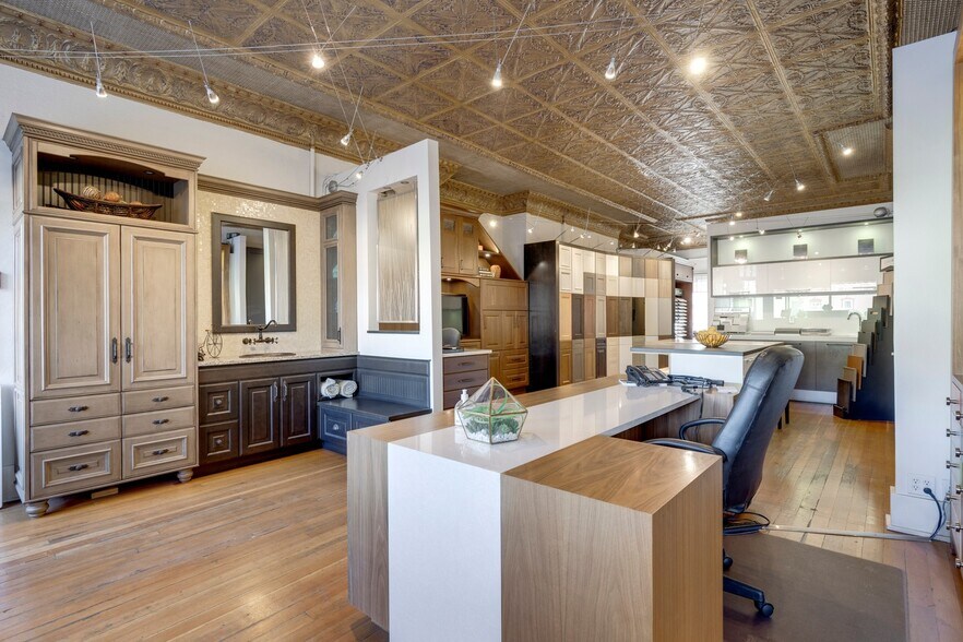 More Photos Of 606 Meredith Rd NE, Calgary Restaurant For Sale