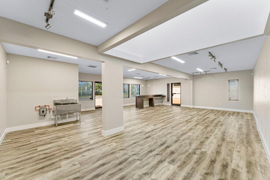 More Photos Of 6126 Thomas Dr, Panama City Self Storage For Sale