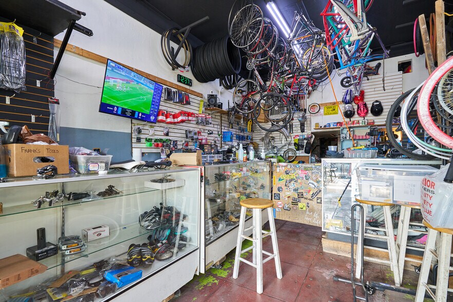 More Photos Of 2157-2163 W Venice Blvd, Los Angeles General Retail For Sale