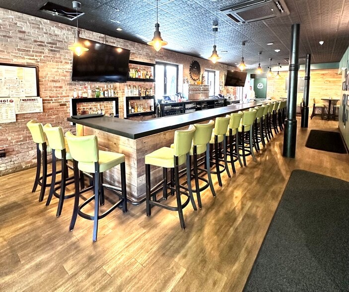 More Photos Of 64 Franklin St, Worcester Storefront Retail Residential For Lease