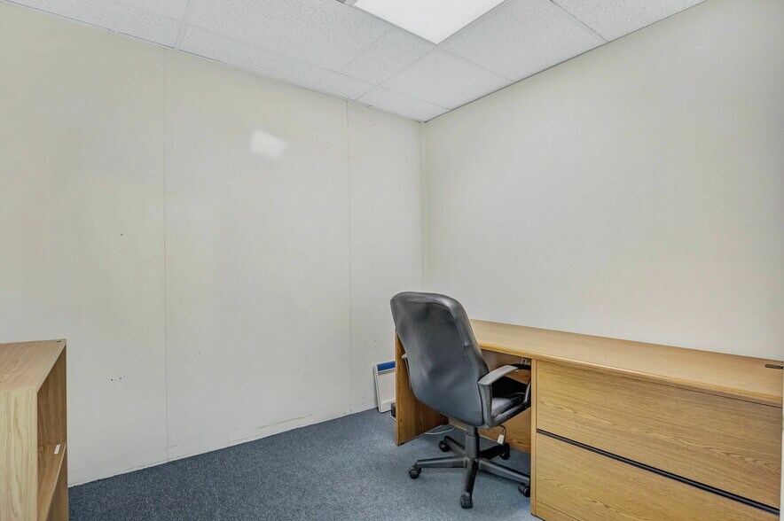 More Photos Of 902 E New Haven Ave, Melbourne Coworking Space