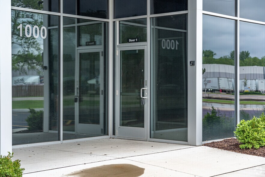 More Photos Of 1000 Harvester Rd, West Chicago Warehouse For Lease