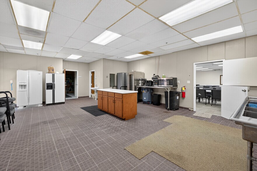More Photos Of 3005 Lenora Church Rd, Snellville Office For Sale