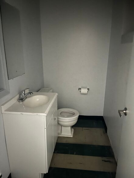 More Photos Of 20495 Van Dyke St, Detroit Flex For Sale