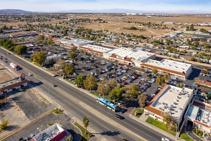 More Photos Of 1703-1823 E Palmdale Blvd, Palmdale Unknown For Lease