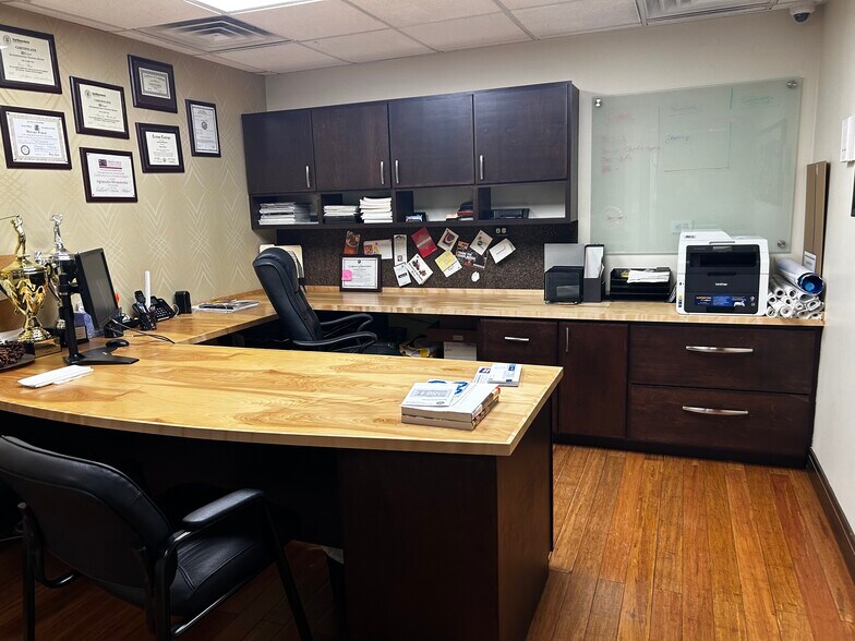 More Photos Of 4042-4044 N Elston Ave, Chicago Storefront Retail Office For Lease
