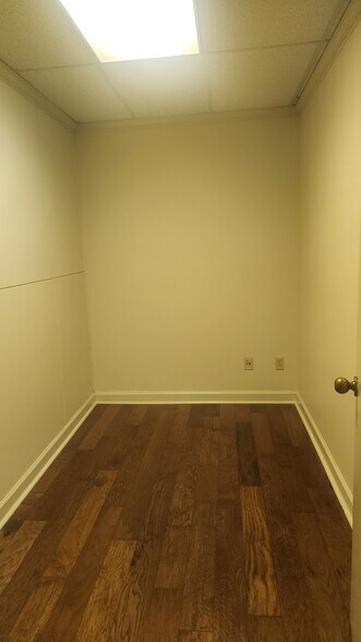 More Photos Of 4727-4729 Spottswood Ave, Memphis Office For Lease