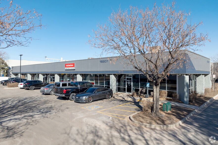 More Photos Of 15200 33rd Pl, Aurora Light Manufacturing For Lease