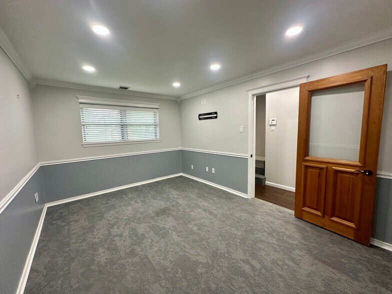 More Photos Of 2201 Center St, Deer Park Office For Sale