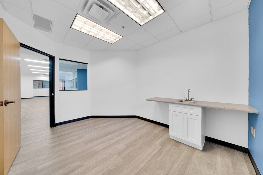 More Photos Of 4729 E Union Hills Dr, Phoenix Medical For Sale