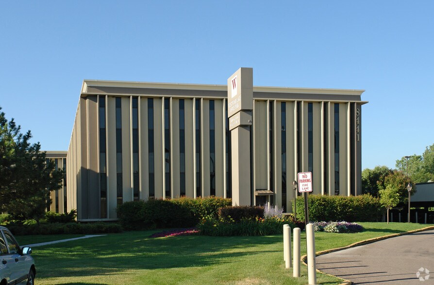 More Photos Of 8441 Wayzata Blvd, Golden Valley Office For Lease