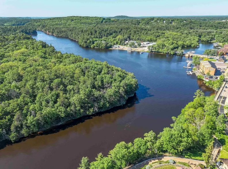 More Photos Of 211 Wisconsin Ave, Wisconsin Dells Hotel For Sale