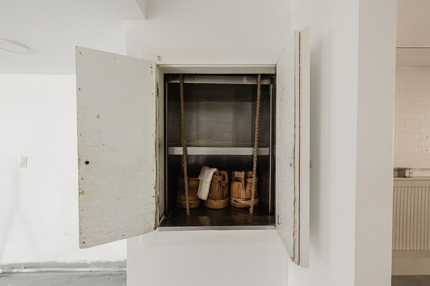 More Photos Of 323 Warren St, Hudson Storefront Retail Residential For Sale