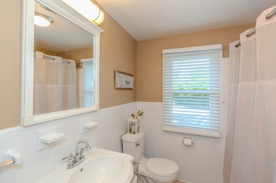 More Photos Of 230 Airport Rd, Warwick Office For Sale