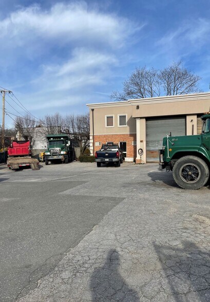 More Photos Of 110 Mineola Ave, Roslyn Heights Light Distribution For Sale