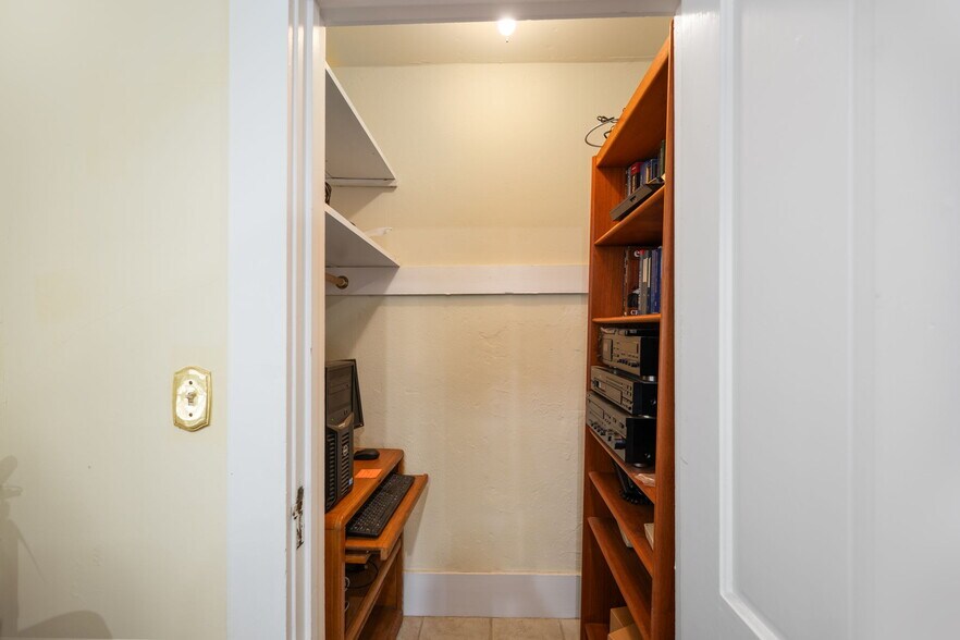 More Photos Of 339 S Ridgewood Ave, Daytona Beach Office Residential For Sale