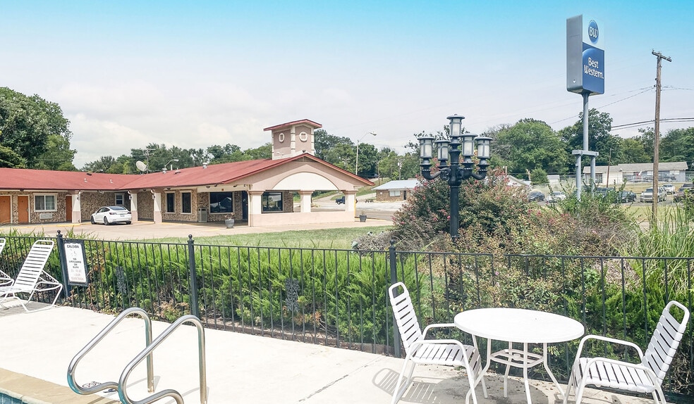 More Photos Of 1601 W Palestine Ave, Palestine Hotel For Sale