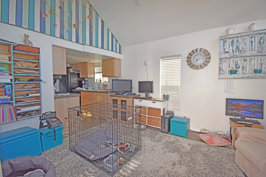 More Photos Of 38 East St, Hollister Medical For Sale