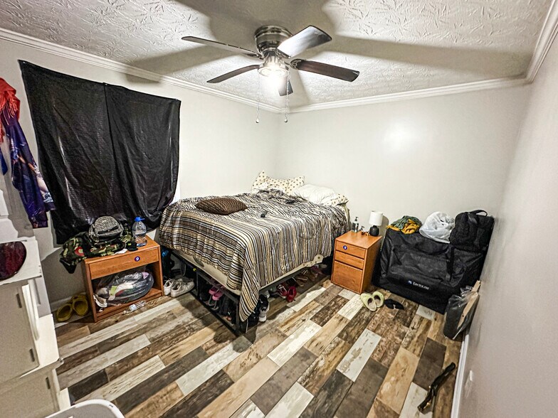 More Photos Of 208 SW Doane St, Atlanta Multifamily For Sale