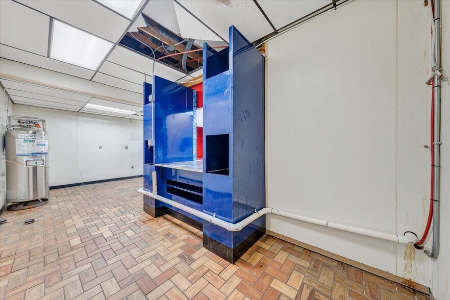 More Photos Of 1000 Electric Rd, Salem Convenience Store For Sale