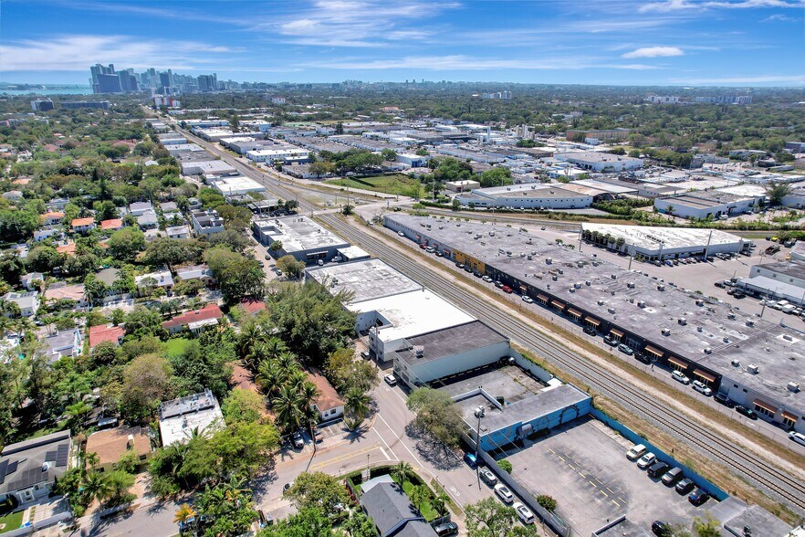More Photos Of 7250 NE 4th Ct, Miami Showroom For Lease