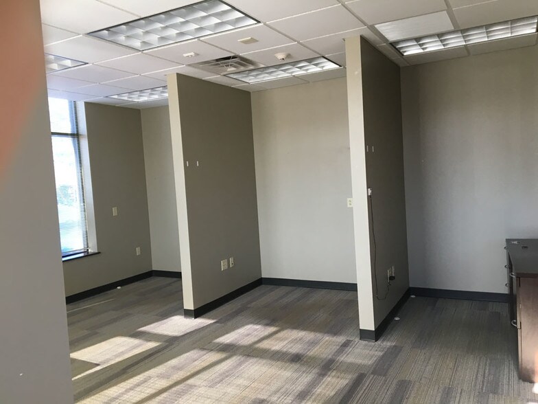 More Photos Of 3622-3636 Sheridan Dr, Amherst Unknown For Lease
