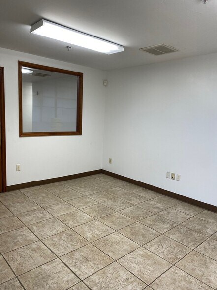 More Photos Of 3420 S Purdue St, Oklahoma City Warehouse For Lease