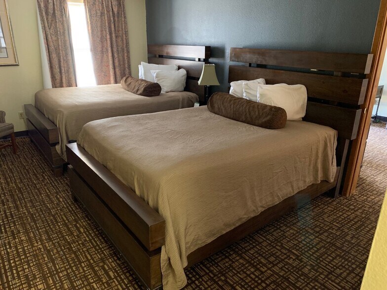 More Photos Of 715 Highway 64 E, Eagle Nest Hotel For Sale