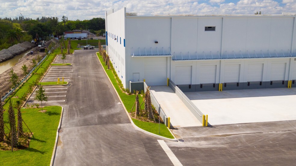 More Photos Of 15002 NW 107th Ave, Hialeah Gardens Distribution For Lease