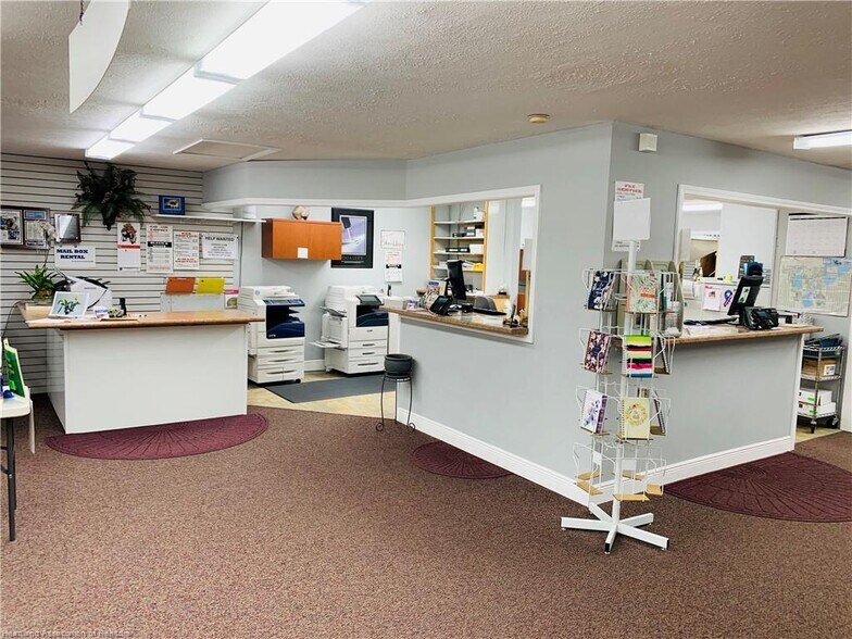 More Photos Of 204 S Main Ave, Lake Placid Office For Sale