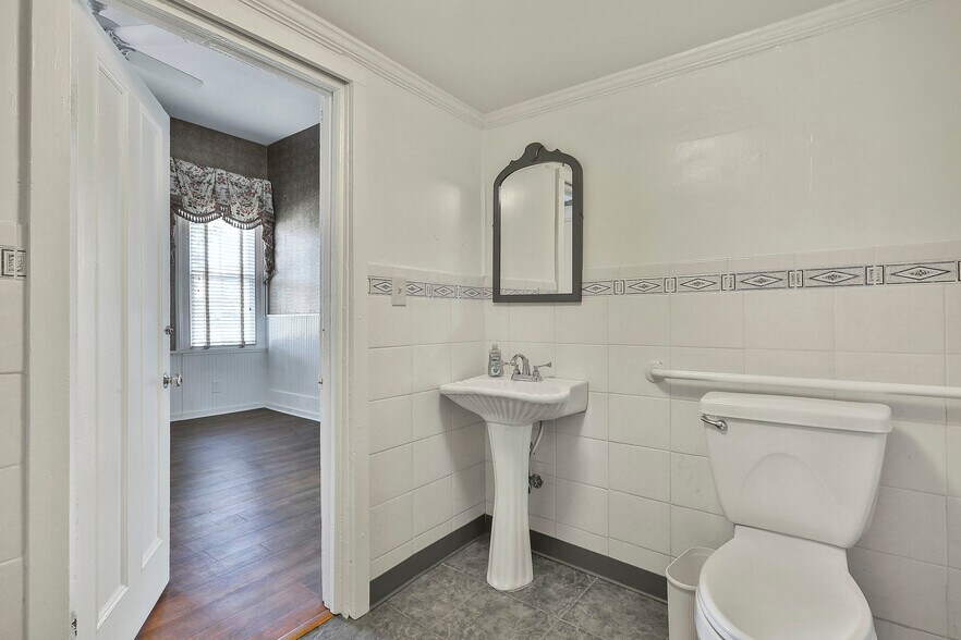 More Photos Of 8 Savannah St, Newnan Office For Lease