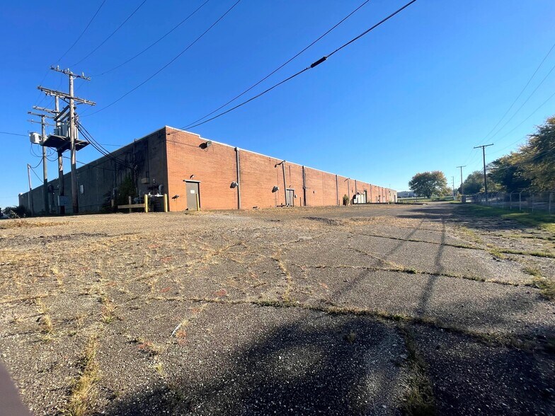 More Photos Of 3000 Atlantic Blvd NE, Canton Bar For Sale