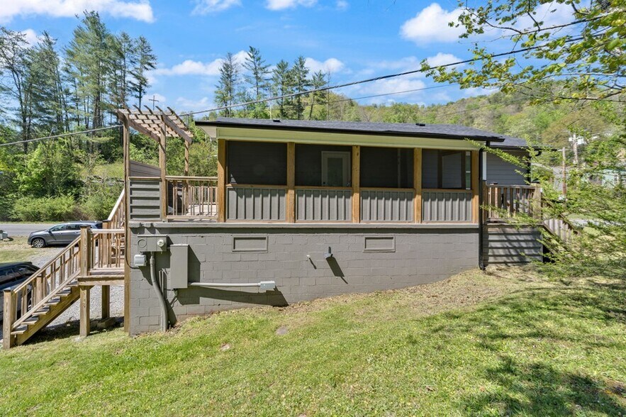 More Photos Of 717 Jenkins Rd, Whitesburg Storefront Retail Residential For Sale